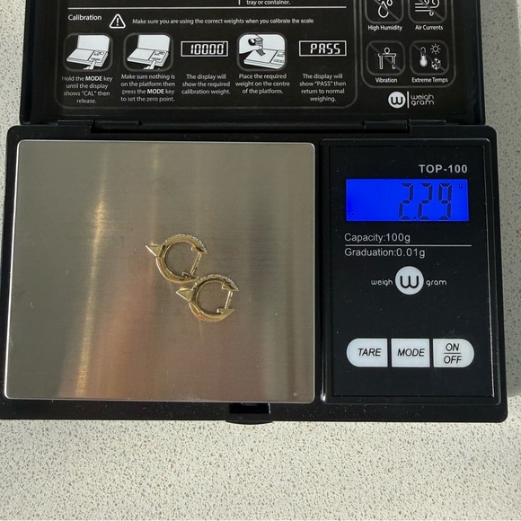 14k gold 💎diamond💎 spike huggie hoops - Picture 12 of 14